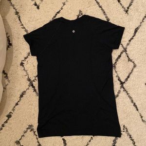 Lululemon swiftly tech short sleeve shirt NAVY size 10